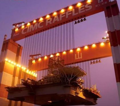 國內(nèi)比較大的起重設(shè)備 在大連成功轉(zhuǎn)運(yùn)